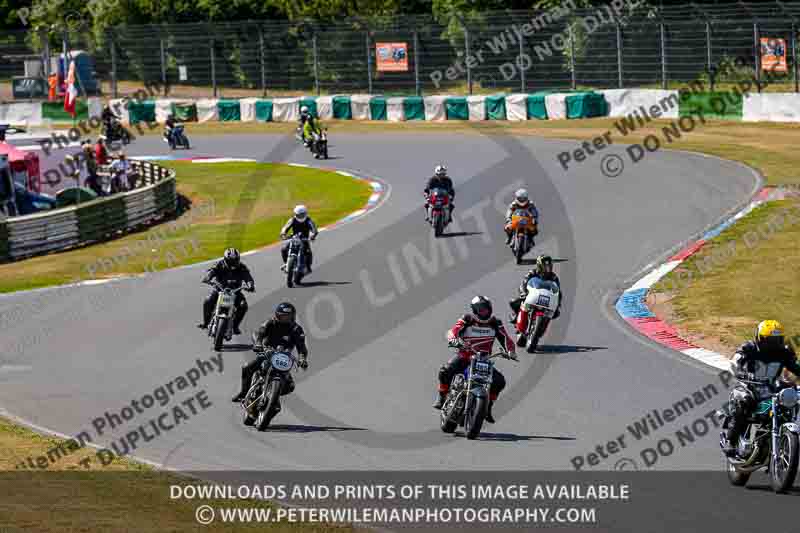 Vintage motorcycle club;eventdigitalimages;mallory park;mallory park trackday photographs;no limits trackdays;peter wileman photography;trackday digital images;trackday photos;vmcc festival 1000 bikes photographs